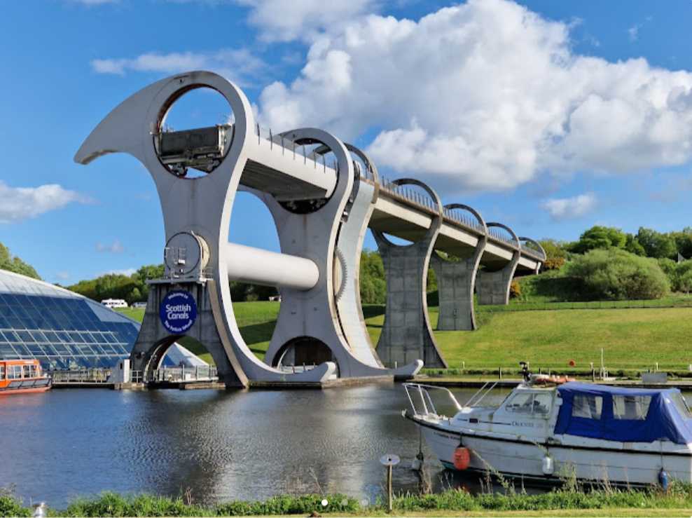 Фалкиркийн хүрд усан онгоцыг 5 минутын дотор өөр түвшинд шилжүүлдэг